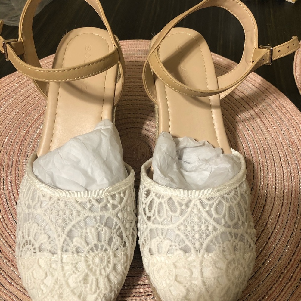 Lacie White Wedges